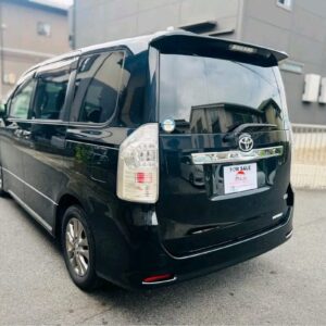 Toyota Voxy 2012 – Japanese Import | 7–8 Seater Family Van | Low Mileage | Worldwide Shipping